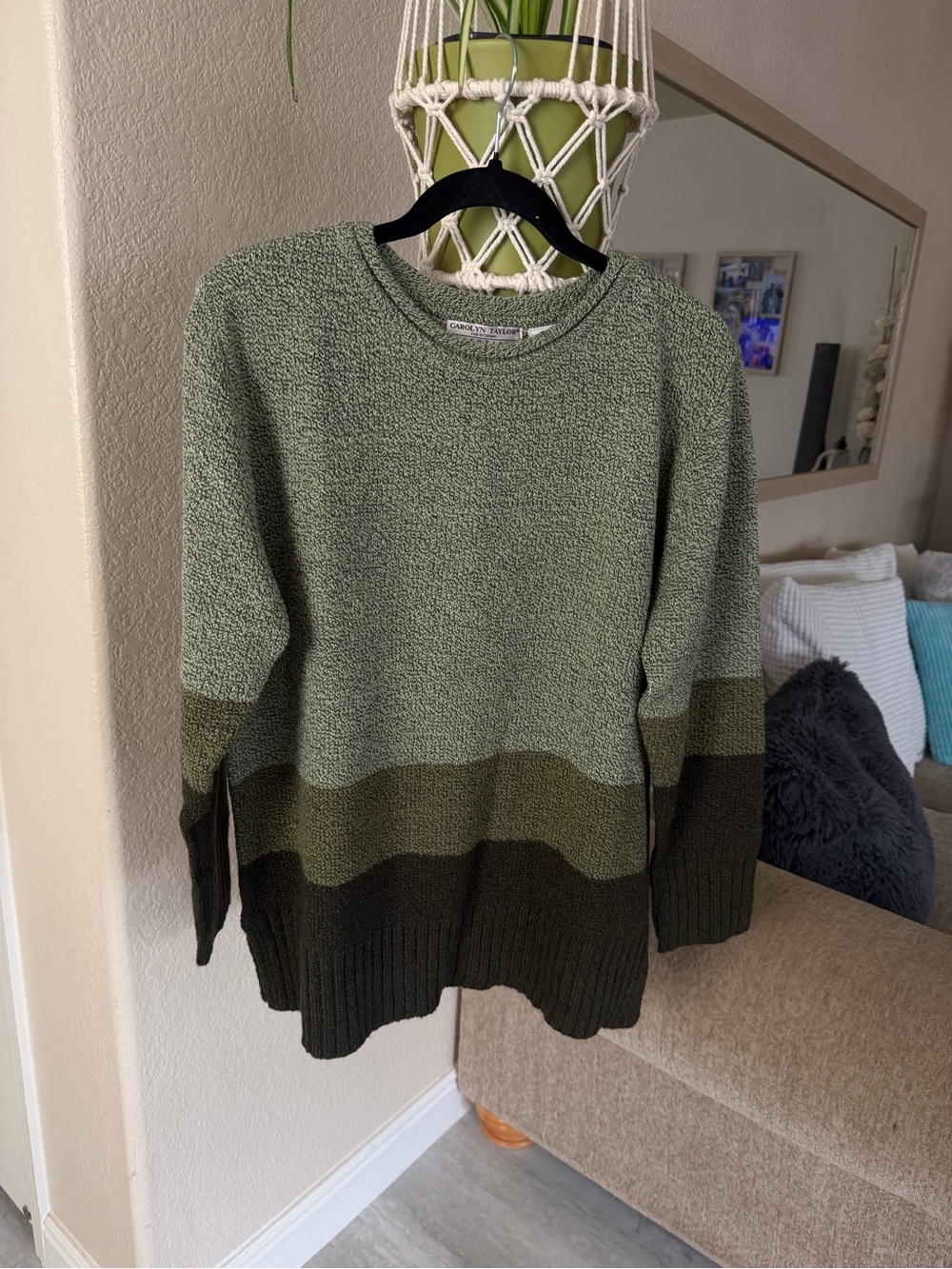 Carolyn Taylor Light Olive Green Knit Pullover